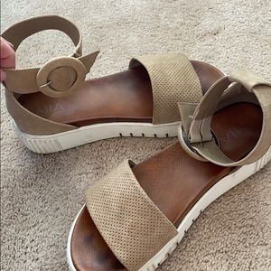 MIA Platform Sandals!